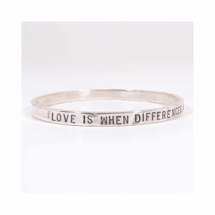 Photo du produit bracelet épais gravé martelé love is when... de la boutique Gago